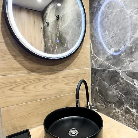 Theoni Luxury * كالافريتا