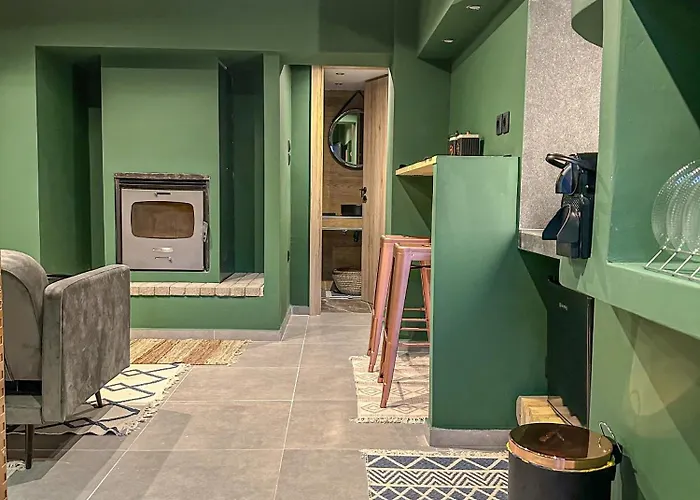 Theoni Luxury 칼라브리타