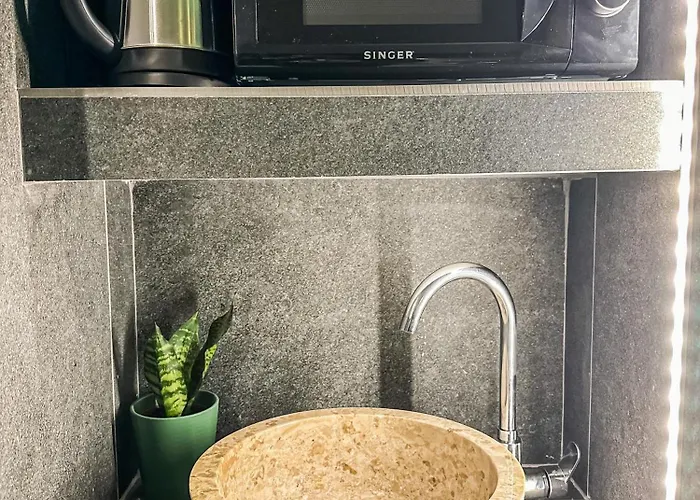 Theoni Luxury 칼라브리타